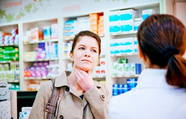Auswahl der Medikamente gegen Schmerzen im Nasopharynx in der Apotheke