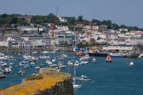 10. Guernsey: 80,42 Jahre