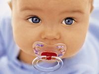So gewöhnen Sie Ihr Baby an den Schnuller