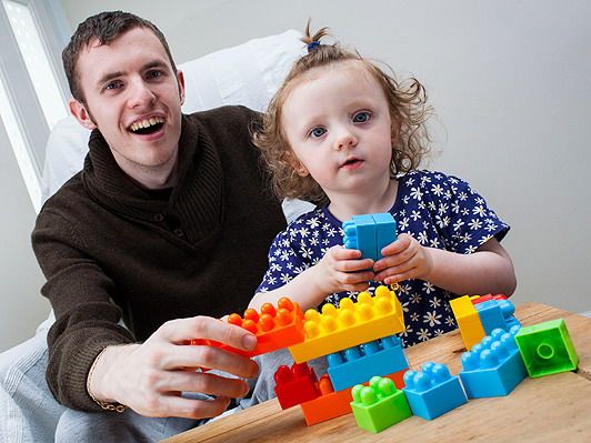 Kleine Tochter rettet Vater vor Lähmung