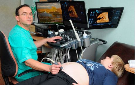 Geburtshelfer-Gynäkologe, Ultraschalldiagnostiker der höchsten Kategorie, Yavorsky Yuriy Tsezarevich, Arzt mit 32 Jahren Erfahrung