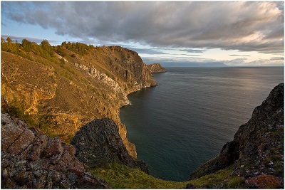 Ruhe am Baikalsee im Herbst: in die unbekannten Tiefen