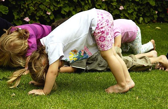 Morgengymnastik für Kinder im jüngeren Vorschulalter 